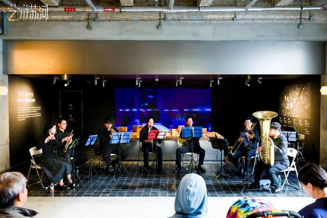 艺术圈上大分!苏州河畔变身巨型舞台(图2)